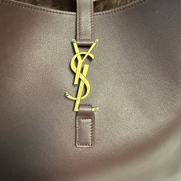 SAINT LAURENT Large Le 5 A 7 Soft Hobo in
Raisin - Picture 7 of 12